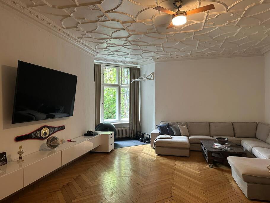 Grosses Apartment Am Kudamm Берлин Экстерьер фото