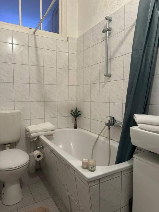 Grosses Apartment Am Kudamm Берлин Экстерьер фото