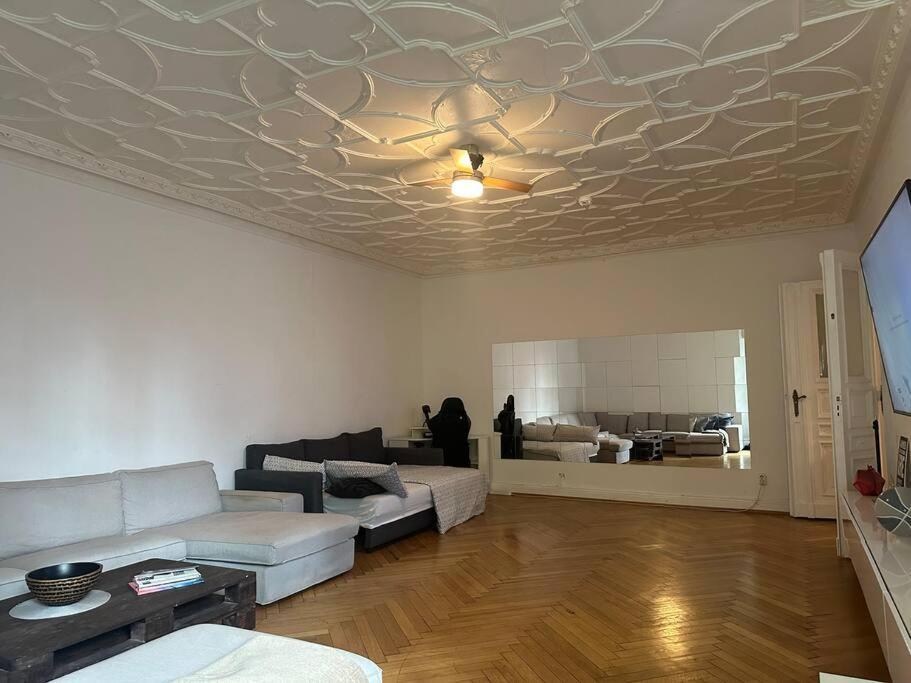 Grosses Apartment Am Kudamm Берлин Экстерьер фото