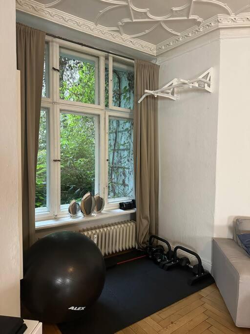 Grosses Apartment Am Kudamm Берлин Экстерьер фото